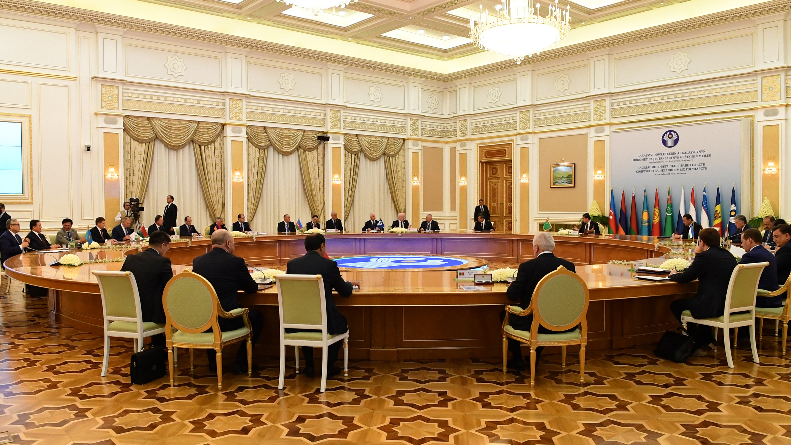 Асқар Мамин Ашхабадта Түрікменстан Республикасының президентімен кездесу өткізді.